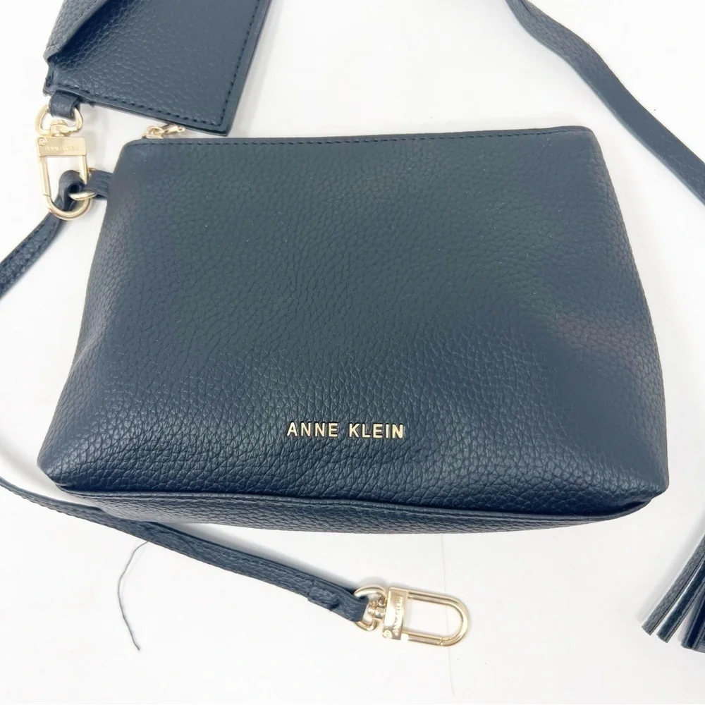 ANNE KLEIN BLACK FAUX LEATHER SMALL CLUTCH PURSE MAKEUP BAG KEY CHAIN NWOT